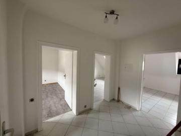 Flur - Renovierte 4-Zimmer-Maisonettewohnung