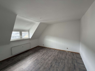 Schlafzimmer - Renovierte 4-Zimmer-Maisonettewohnung
