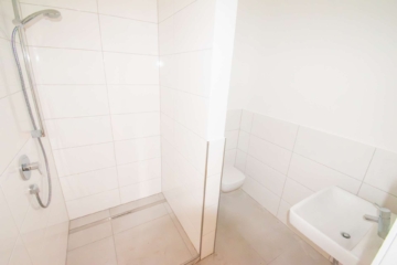 Gäste-WC - Wohnen auf einem Vierkanthof: Kernsanierte Erdgeschosswohnung mit traumhaftem Feldblick