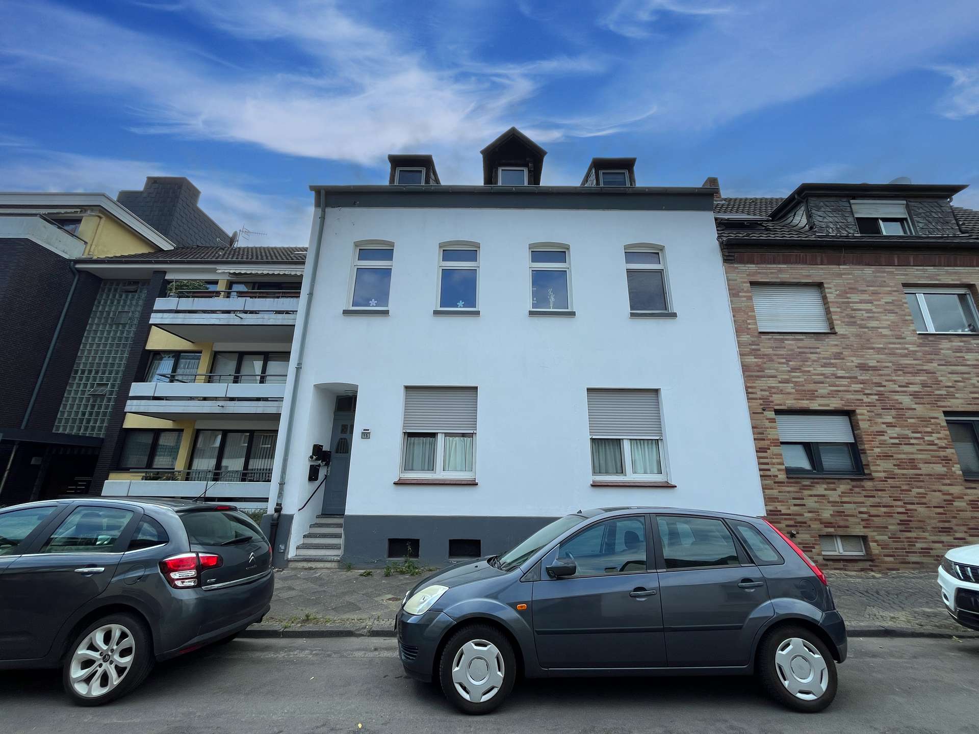1 - Rendite- oder Mehrgenerationenhaus: Gepflegtes Mehrfamilienhaus mit 3 Einheiten und perfekter Infras