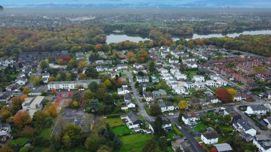 Zwischen Rhein und See: Gepflegtes Zweifamilienhaus mit traumhaftem Grundstück und vielen Gestaltungsmöglichkeiten in den beliebten Haesen, 47198 Duisburg, Zweifamilienhaus