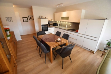 Offene Wohnküche - Endlich barrierearm in Energieklasse A+ leben: Neuwertige, moderne Eigentumswohnung mit Aufzug