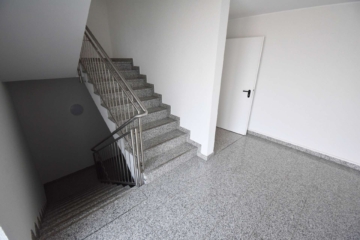 Treppenhaus - Energieklasse A+: Neuwertige, moderne und barrierearme Eigentumswohnung mit Aufzug
