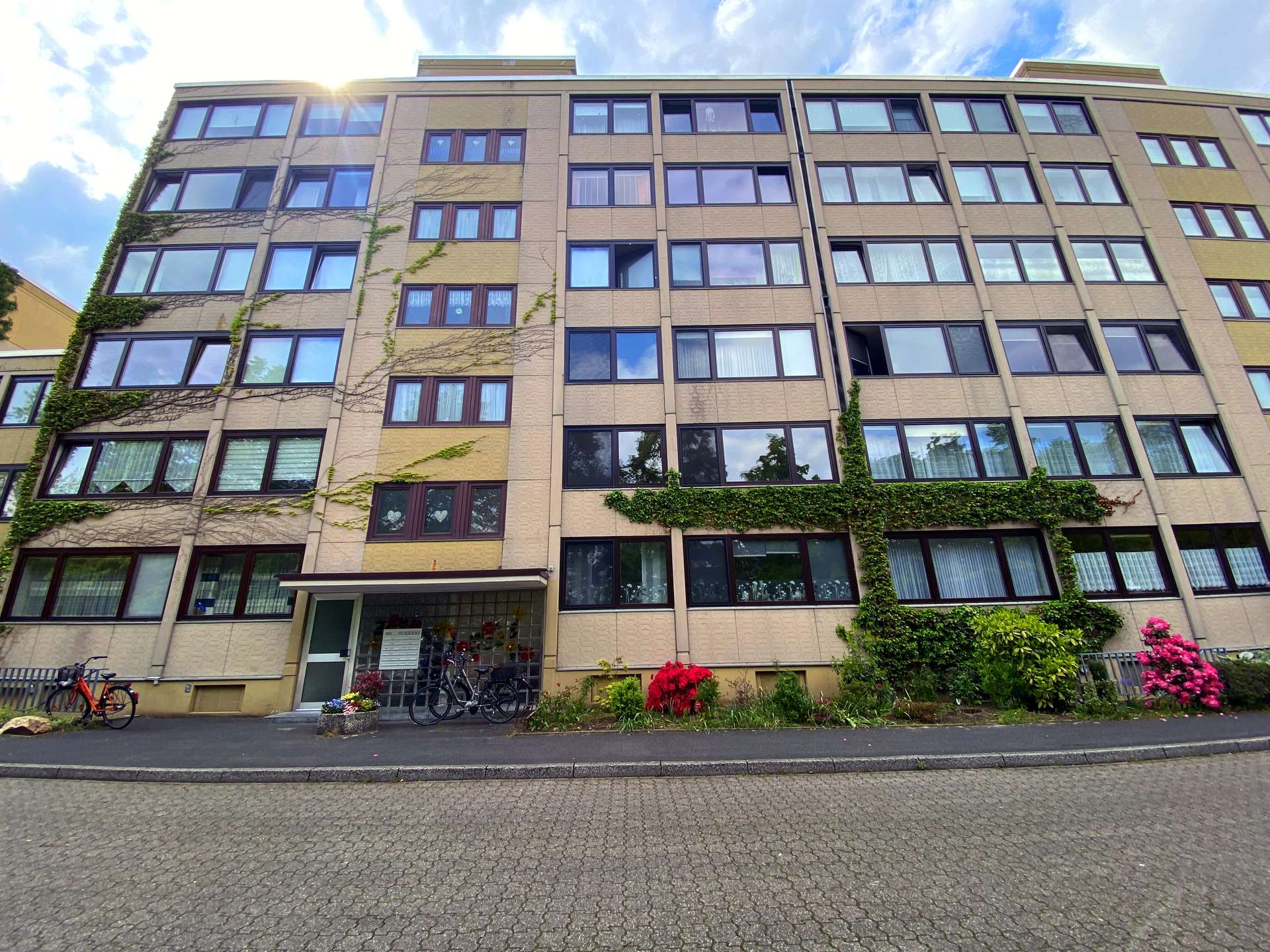 Außenansicht - Zeitlose 3,5-Zimmer-Wohnung mit viel Platz am Zentrum von Neukirchen