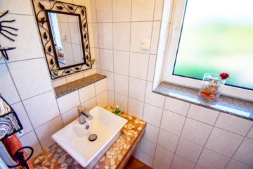 Gäste-WC - Freistehendes Einfamilienhaus mit großzügiger Wohnfläche & hochwertiger Ausstattung am Stadtrand