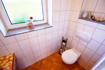 Gäste-WC - Freistehendes Einfamilienhaus mit großzügiger Wohnfläche & hochwertiger Ausstattung am Stadtrand