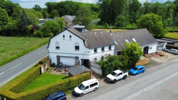 Drohne (2) - Maisonette-Wohnung mit pflegeleichtem Garten und Erdwärme-Heizung – direkt an der Natur gelegen