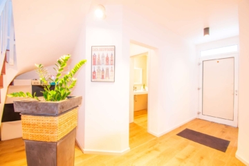 Diele - Einzigartiges Einfamilienhaus mit großzügiger Wohnfläche & hochwertiger Ausstattung in ruhiger Lage