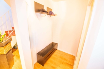 Garderobe - Einzigartiges Einfamilienhaus mit großzügiger Wohnfläche & hochwertiger Ausstattung in ruhiger Lage