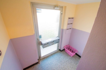 Hauseingang - Helle 3 Zimmer-DG-Wohnung mit attraktivem Schnitt am beliebten Mattlerbusch