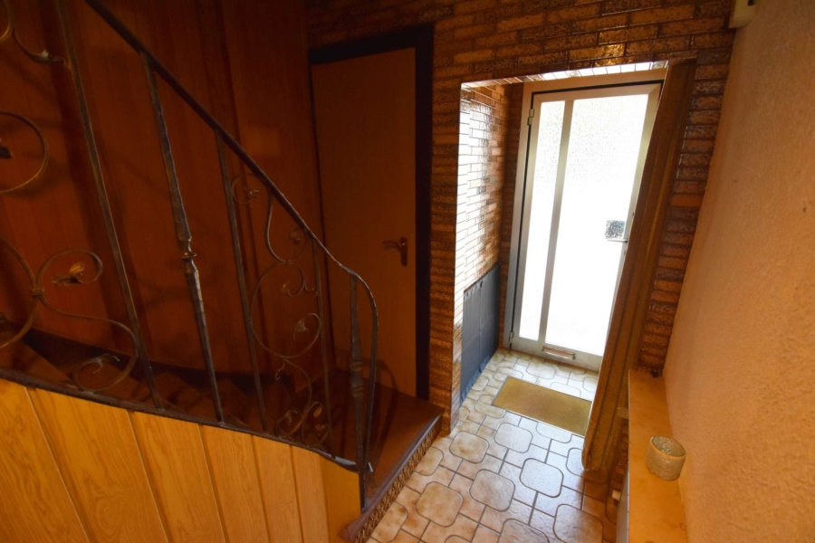 Charmantes Reihenhaus mit Potenzial – Ihr neues Zuhause in familienfreundlicher Lage von Neukirchen, 47506 Neukirchen-Vluyn, Reihenmittelhaus