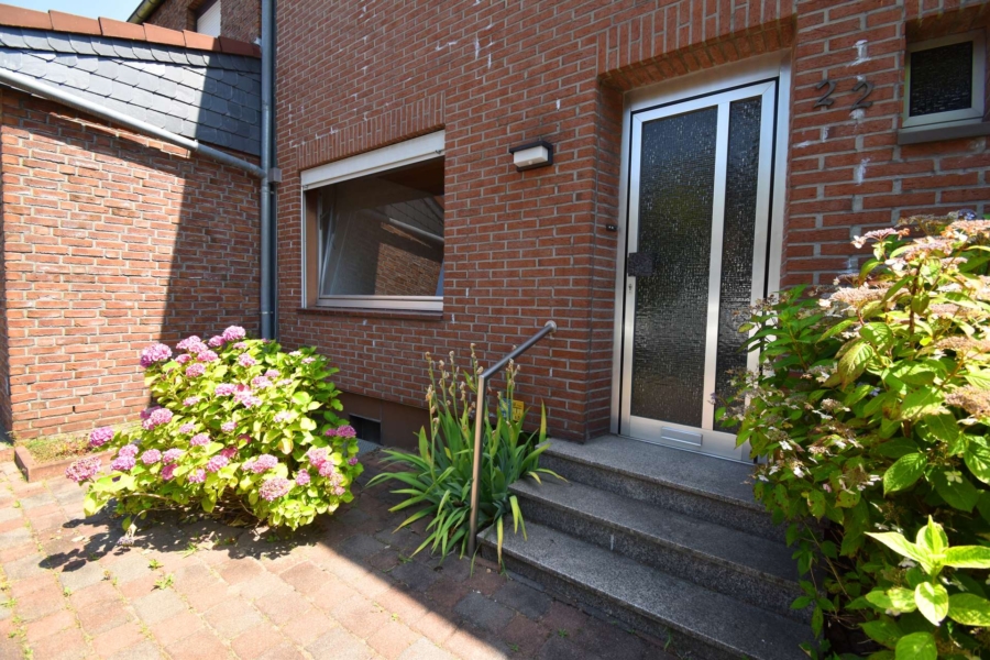 Charmantes Reihenhaus mit Potenzial – Ihr neues Zuhause in familienfreundlicher Lage von Neukirchen, 47506 Neukirchen-Vluyn, Reihenmittelhaus