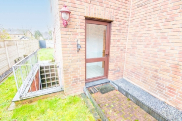 Eingangsbereich - Haustraum wahr werden lassen: Familiengerechtes Wohnen auf ruhiger Spielstraße