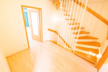 Flur - Haustraum wahr werden lassen: Familiengerechtes Wohnen auf ruhiger Spielstraße