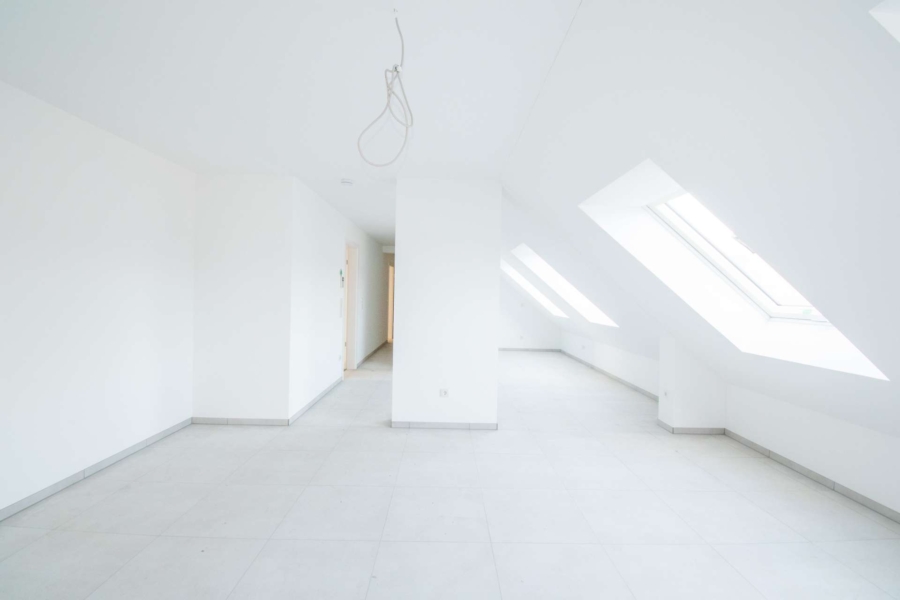 Alter Charme trifft auf Moderne: großzügige Mietwohnung mit flexibel nutzbarem Raumangebot, 47506 Neukirchen-Vluyn, Dachgeschosswohnung