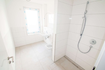 Badezimmer - Alter Charme trifft auf Moderne: großzügige Mietwohnung mit flexibel nutzbarem Raumangebot