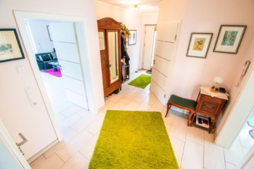 Diele - Energieklasse A+: Neuwertiges freistehendes EFH mit herausragendem Grundstück in ruhiger Spielstraße