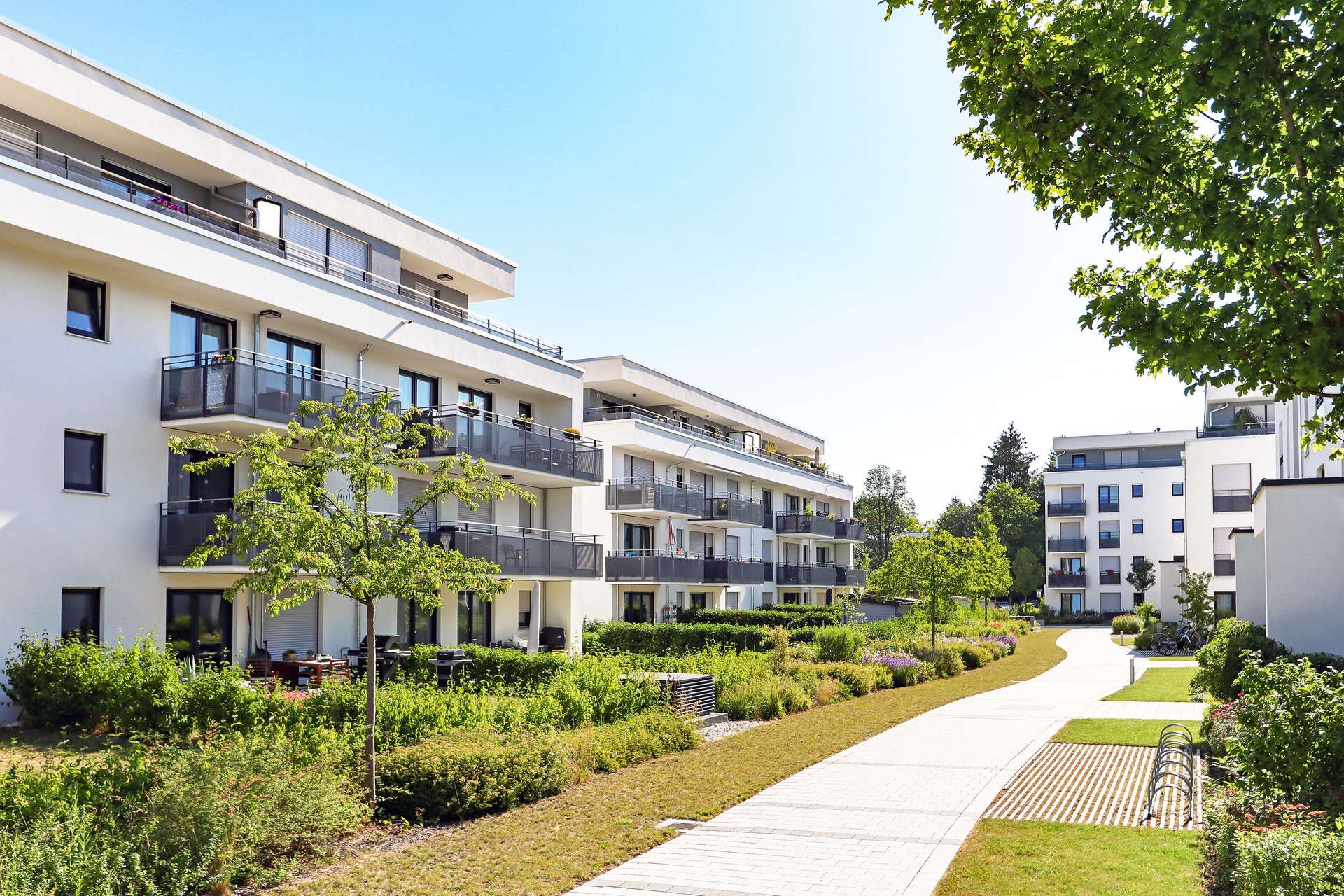 Beispiel-Bebauung - Exklusive, barrierearme Erdgeschosswohnung in renommierter Lage unmittelbar am Rhein
