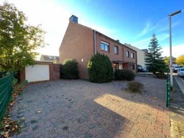 2 - Doppelhaushälfte in Schloßpark-Nähe: Kapitalanlage mit WOHNRECHT und 7.200€ Kaltmiete