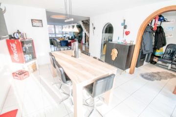 Esszimmer - Wohnen wie im eigenen Haus: Besondere Maisonette-Wohnung mit großer Dachterrasse im Herzen der Stadt