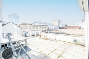 Dachterrasse - Wohnen wie im eigenen Haus: Besondere Maisonette-Wohnung mit großer Dachterrasse im Herzen der Stadt