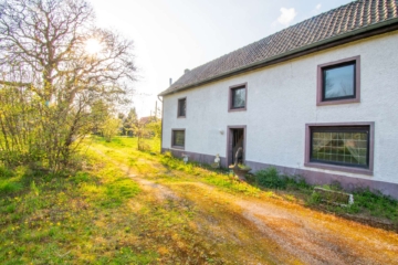 Eingangsbereich - Freistehendes, sanierungsbedürftiges EFH mit großzügiger Anbau-Option auf über 4.000 m2 Grundstück