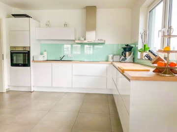 Offene Wohnküche - Neuwertig und barrierearm – Exklusive Penthouse-Wohnung im beliebten Neubaugebiet „Niederberg“