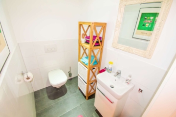 Gäste-WC - Endlich barrierearm in Energieklasse A+ leben: Neuwertige, moderne Penthouse-Wohnung mit Aufzug