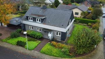 Drohne 1 - Freistehendes Ein- bis Zweifamilienhaus mit traumhaftem Garten in idyllischer Lage