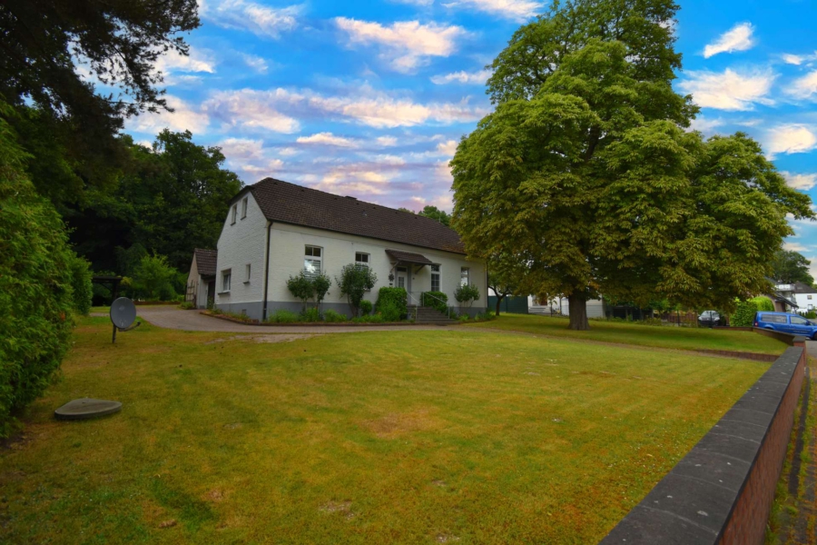Freistehendes, historisches Einfamilienhaus mit ELW und XXL-Grundstück direkt an der Natur, 47506 Neukirchen-Vluyn, Einfamilienhaus