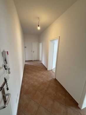 Flur - 3-Zimmer Wohnung mit Rathausblick