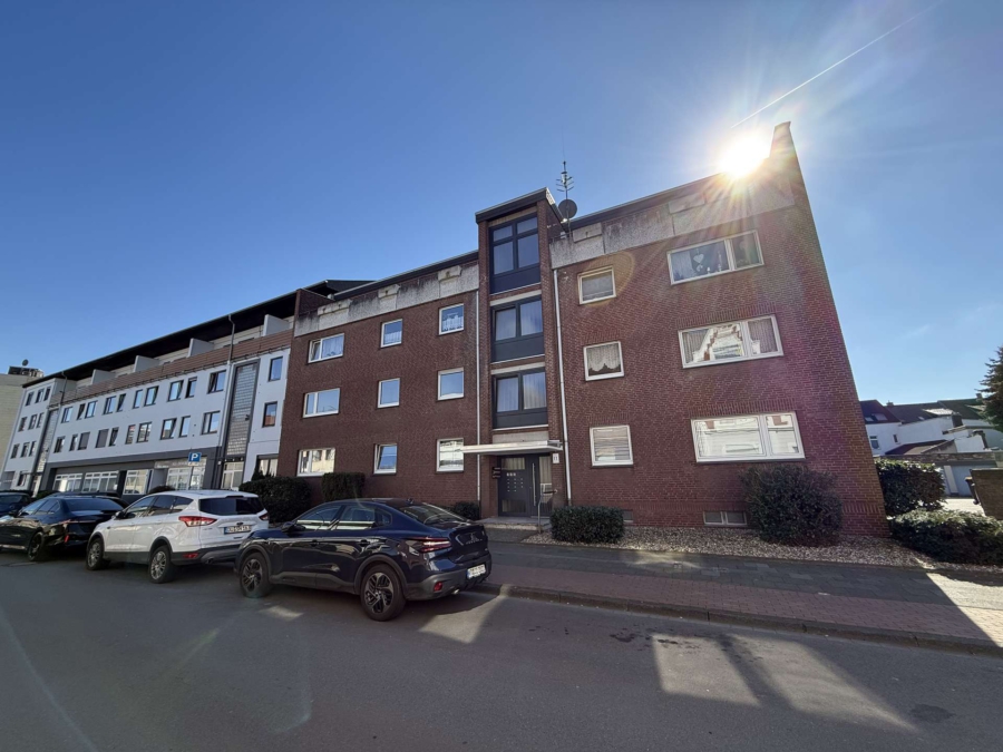 Moderne 2,5 Zimmer Wohnung mit zwei Balkonen, 47198 Duisburg, Dachgeschosswohnung