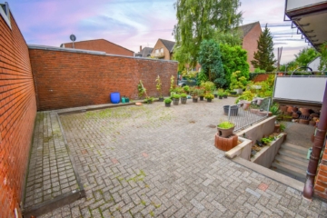 Gemeinschaftlicher Innenhof - Hochwertig errichtetes Mehrfamilienhaus mit 7 Wohneinheiten in absoluter 1A-Lage von Holderberg