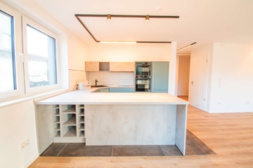 Hochwertige Einbauküche - Architektonisches Highlight: Barrierearme Erdgeschosswohnung mit Terrasse in naturnaher Umgebung