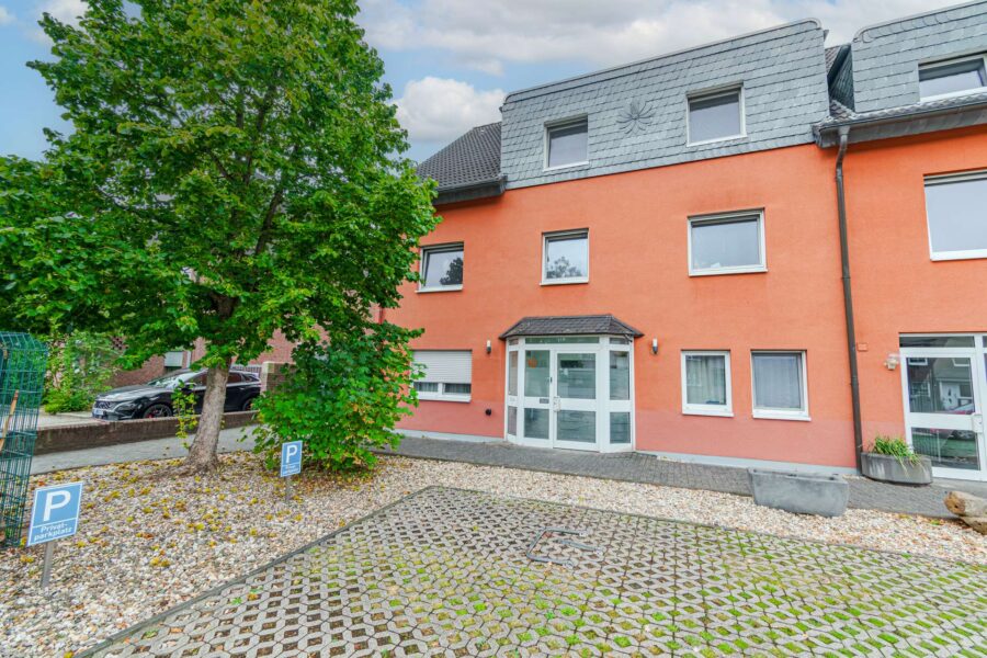 Wohnen mit Hauscharakter: Modernisierte Erdgeschosswohnung mit Garten am Ortskern von Neukirchen, 47506 Neukirchen-Vluyn, Erdgeschosswohnung