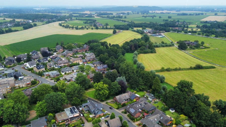 Idyllisches Zweifamilienhaus mit traumhaftem, großem Garten und vielen Gestaltungsmöglichkeiten in absoluter Bestlage von Vluyn, 47506 Neukirchen-Vluyn, Zweifamilienhaus