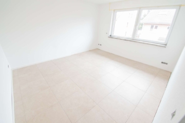 Wohnzimmer - Erstbezug nach Sanierung: Helle 3–Zimmer Wohnung mit moderner Ausstattung