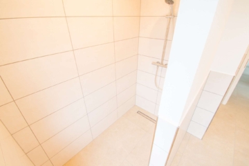 Badezimmer - Erstbezug nach Sanierung: Helle 3–Zimmer Wohnung mit moderner Ausstattung