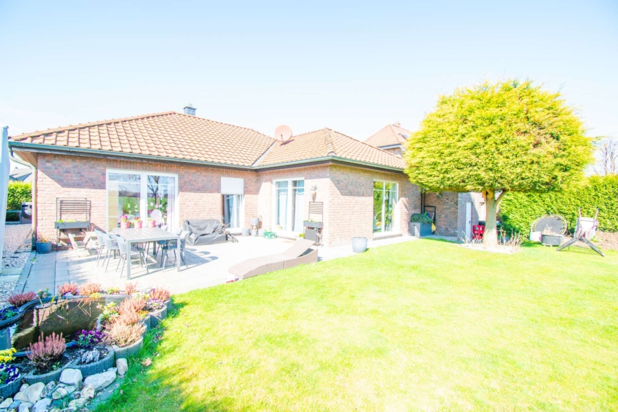 Rarität im Markt: Freistehender, gepflegter Bungalow mit großem Grundstück in Sevelen, 47661 Issum, Bungalow