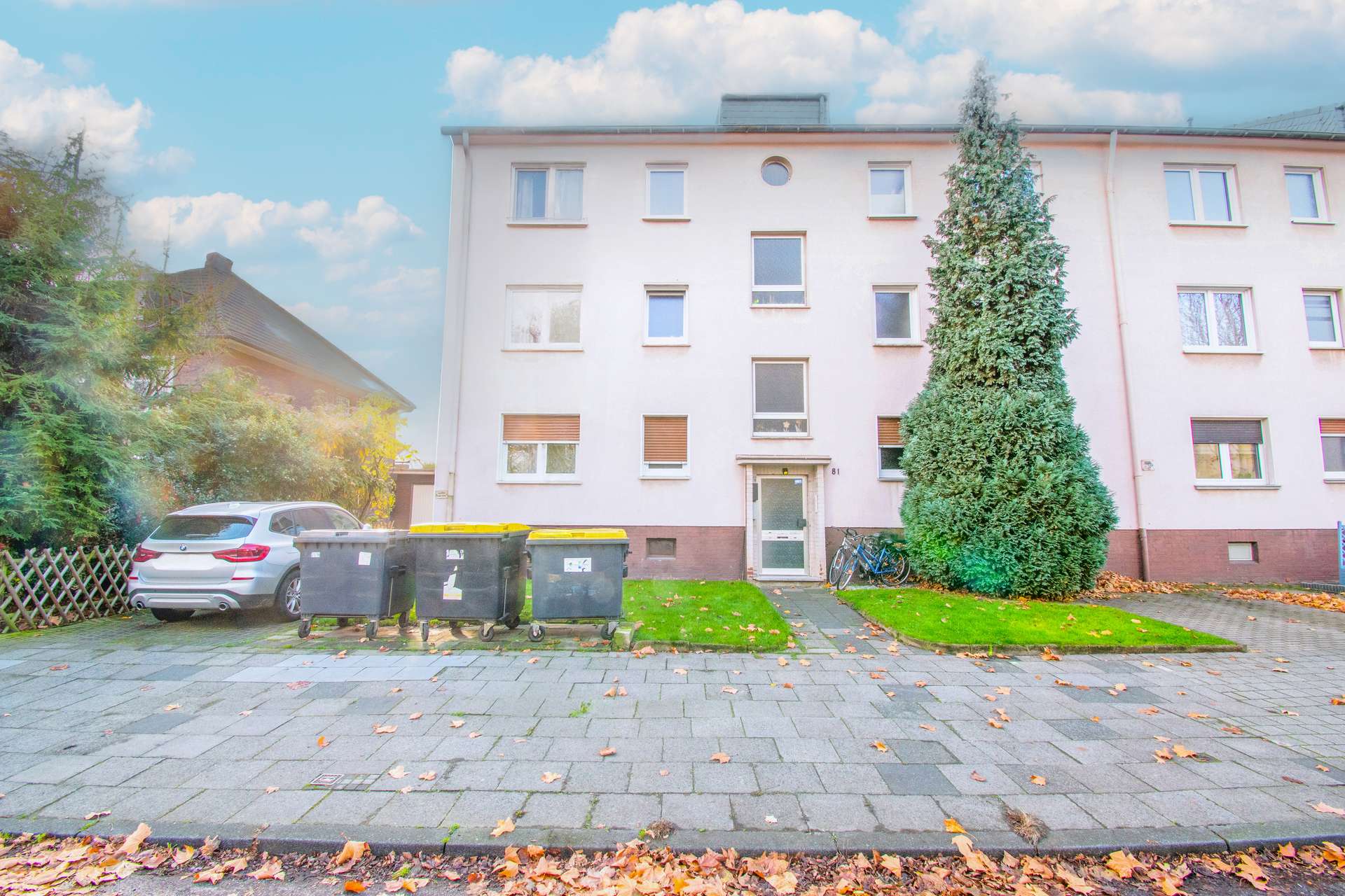 Hausansicht - Helle DG-Wohnung mit attraktivem Schnitt, Gemeinschaftsgarten & Stellplatz am beliebten Mattlerbusch