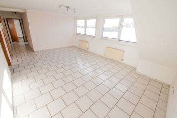 Wohnzimmer - Helle DG-Wohnung mit attraktivem Schnitt, Gemeinschaftsgarten & Stellplatz am beliebten Mattlerbusch