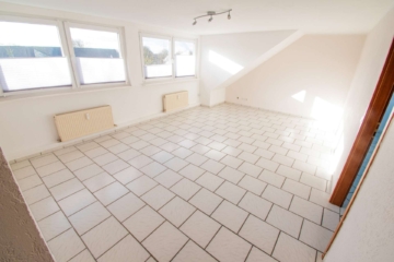 Wohnzimmer - Helle DG-Wohnung mit attraktivem Schnitt, Gemeinschaftsgarten & Stellplatz am beliebten Mattlerbusch