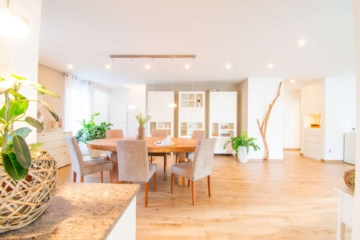 Wohn-/Esszimmer - Einzigartige Chance: Luxuriös ausgestattete, absolut neuwertige Maisonette-Wohnung in Bestlage