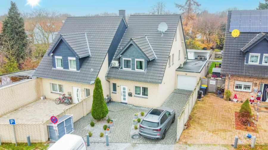 Energieklasse A: Neuwertige Doppelhaushälfte mit traumhafter Ausstattung in ruhiger Spielstraße, 47506 Neukirchen-Vluyn, Doppelhaushälfte