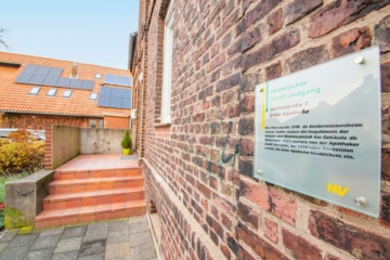 Historisches Schild - Freistehendes, historisches EFH mit exklusivem Baugrundstück direkt am attraktiven Ortskern