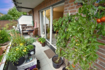 Balkon EG rechts - Hochwertig errichtetes Mehrfamilienhaus mit 7 Wohneinheiten in absoluter 1A-Lage von Holderberg