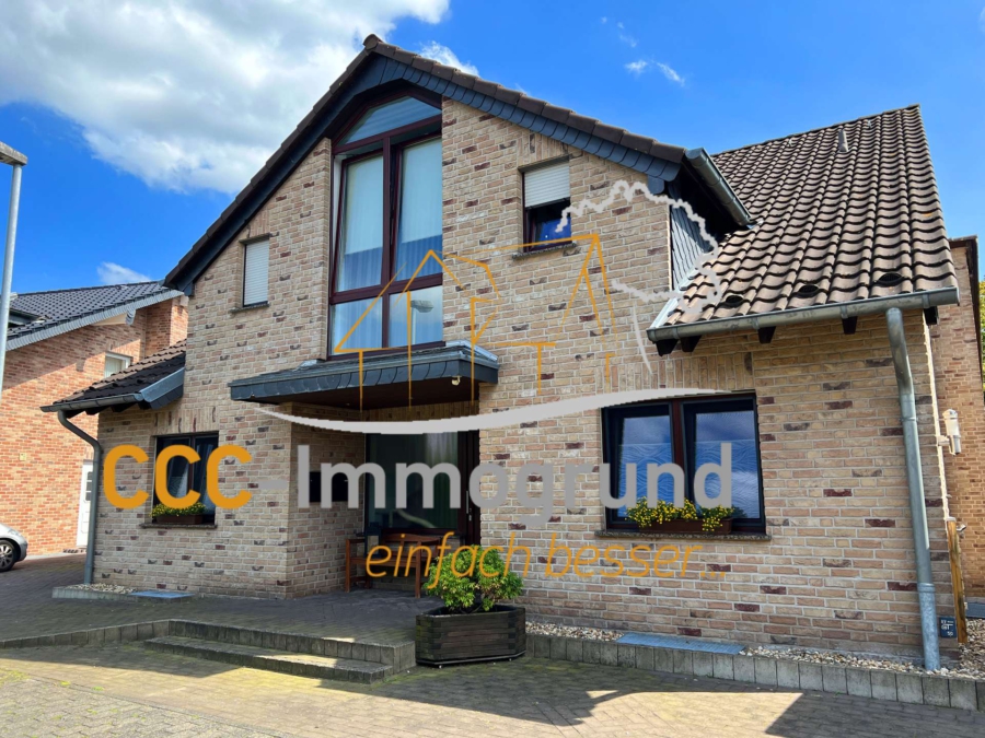 Großzügiges Zwei- bis Dreifamilienhaus in hochwertiger Bauweise und in ruhiger Spielstraße, 47506 Neukirchen-Vluyn, Mehrfamilienhaus