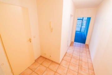 Flur - Gepflegtes 1,5-Zimmer-Apartment mit Rathaus-Blick in der Nähe des Zentrums von Neukirchen