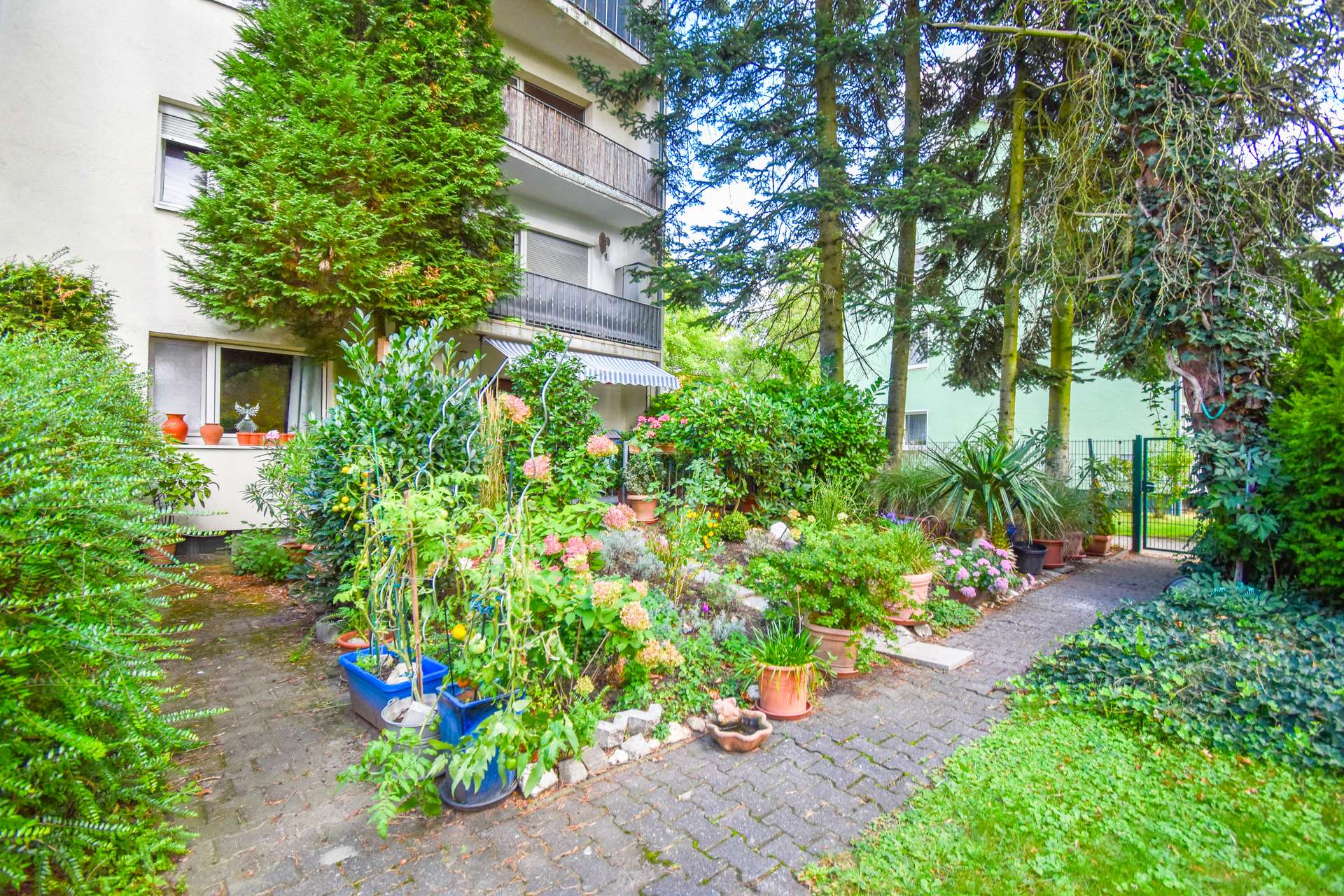 Gartenansicht - Attraktive 3-Zimmer-Erdgeschosswohnung in zentraler Lage von Neukirchen
