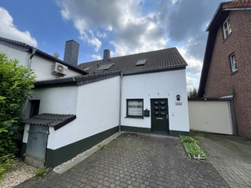 Bild (2) - Haus im Haus: Besondere Maisonette-Wohnung mit Wohlfühl-Garten am Naturschutzgebiet im beliebten Krefeld-Verberg